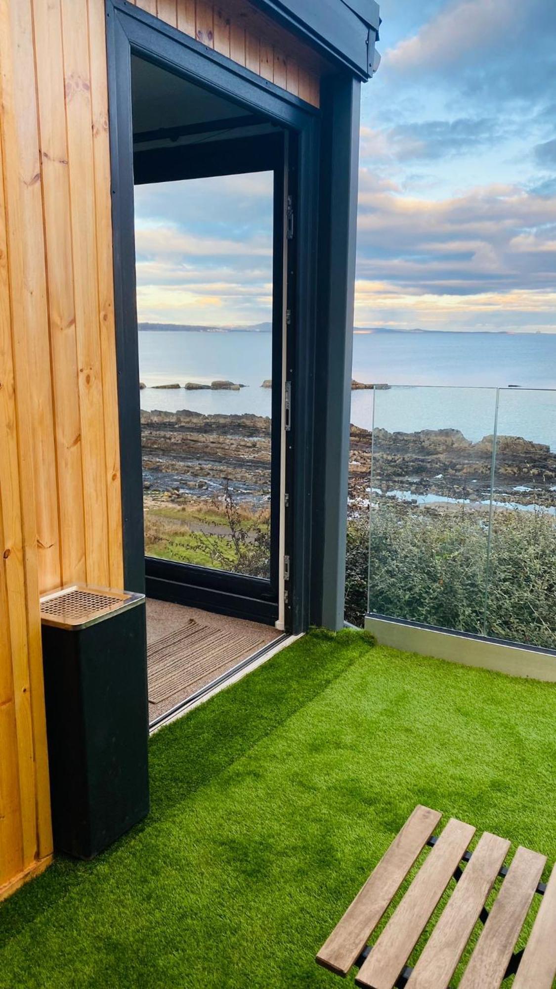 Luxury Beach Front Rooms- Pma Kirkcaldy Exterior photo