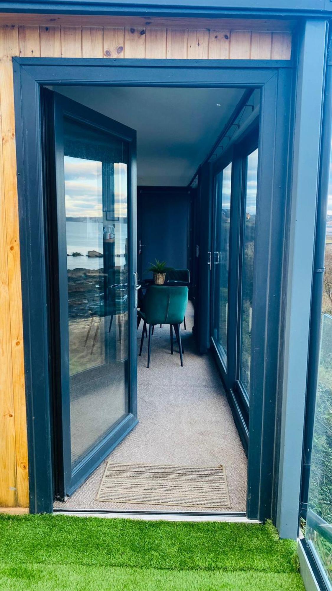 Luxury Beach Front Rooms- Pma Kirkcaldy Exterior photo